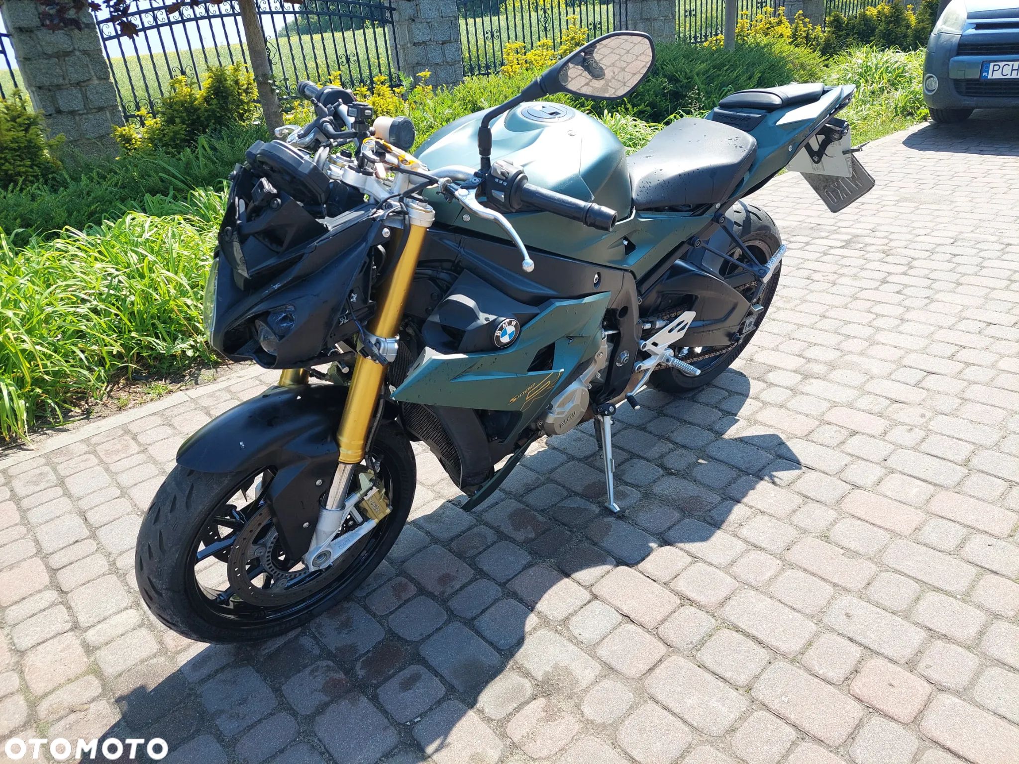 BMW S - 1