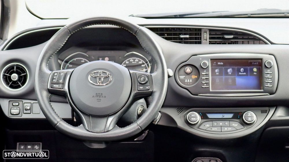 Toyota Yaris 1.5 HSD 20 Anos - 10