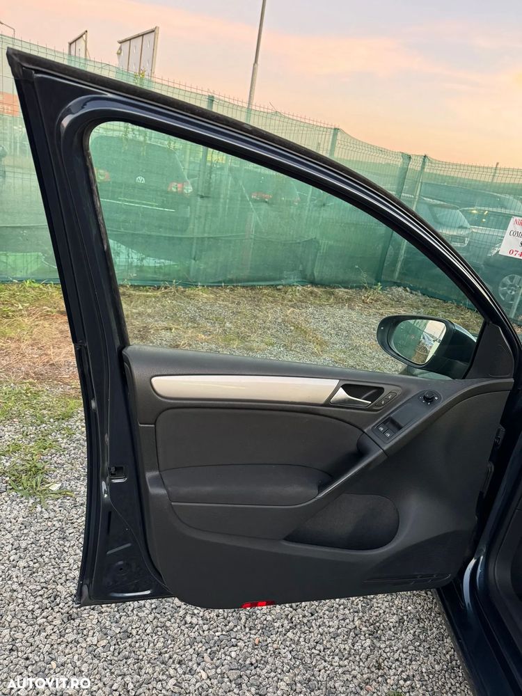 Volkswagen Golf - 28