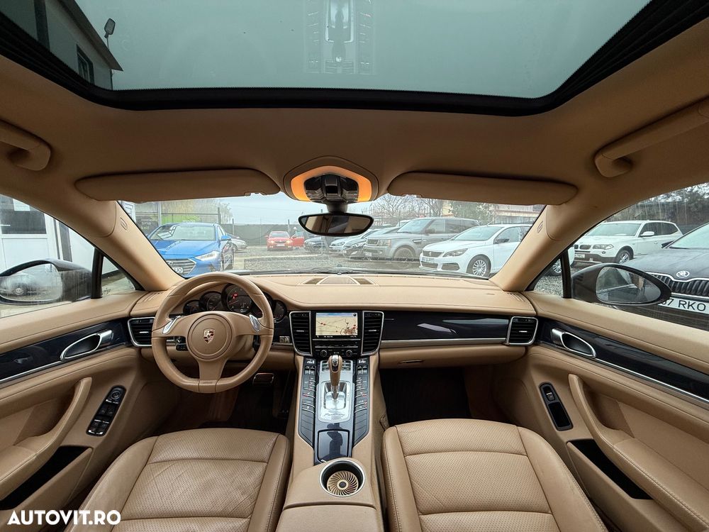 Porsche Panamera - 4