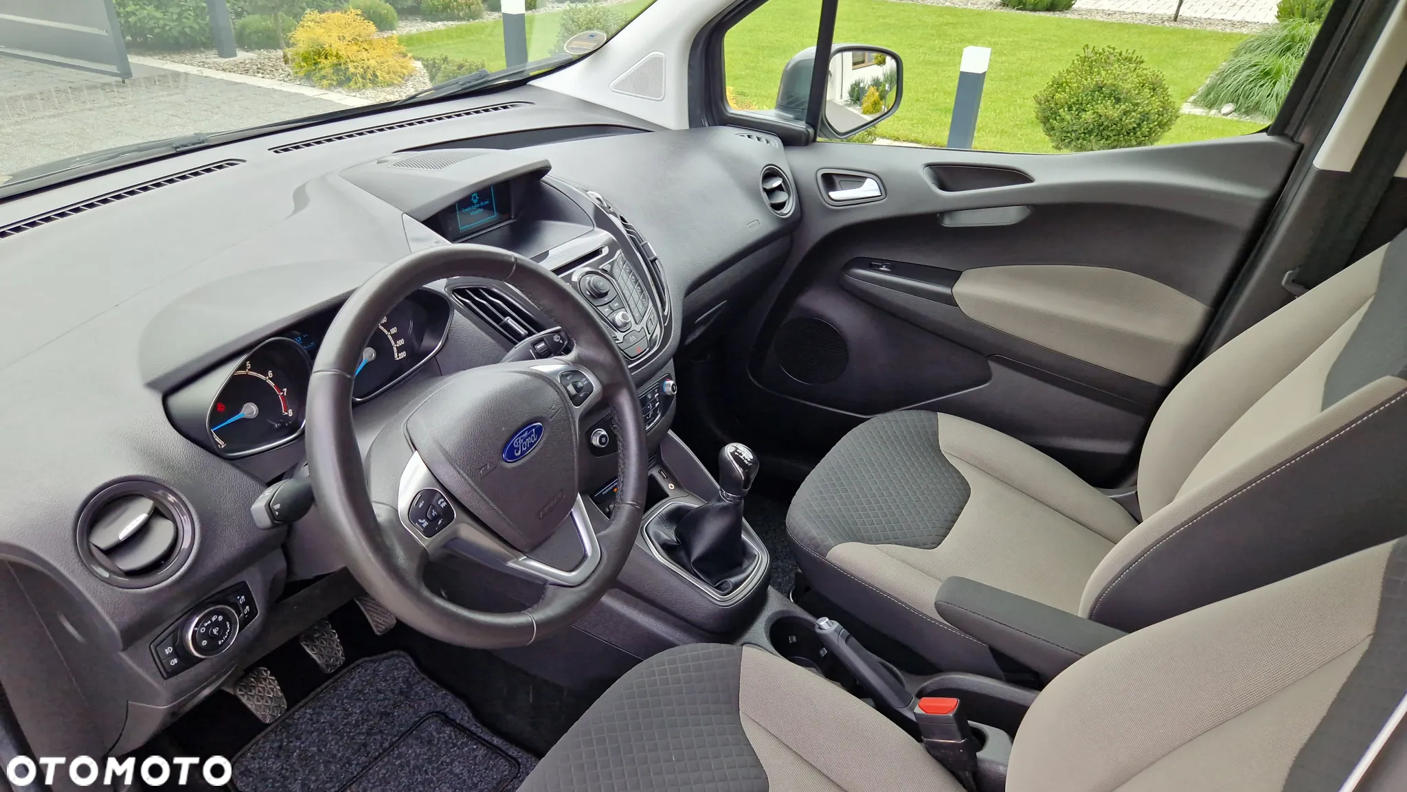 Ford Tourneo Courier 1.0 EcoBoost Titanium - 11