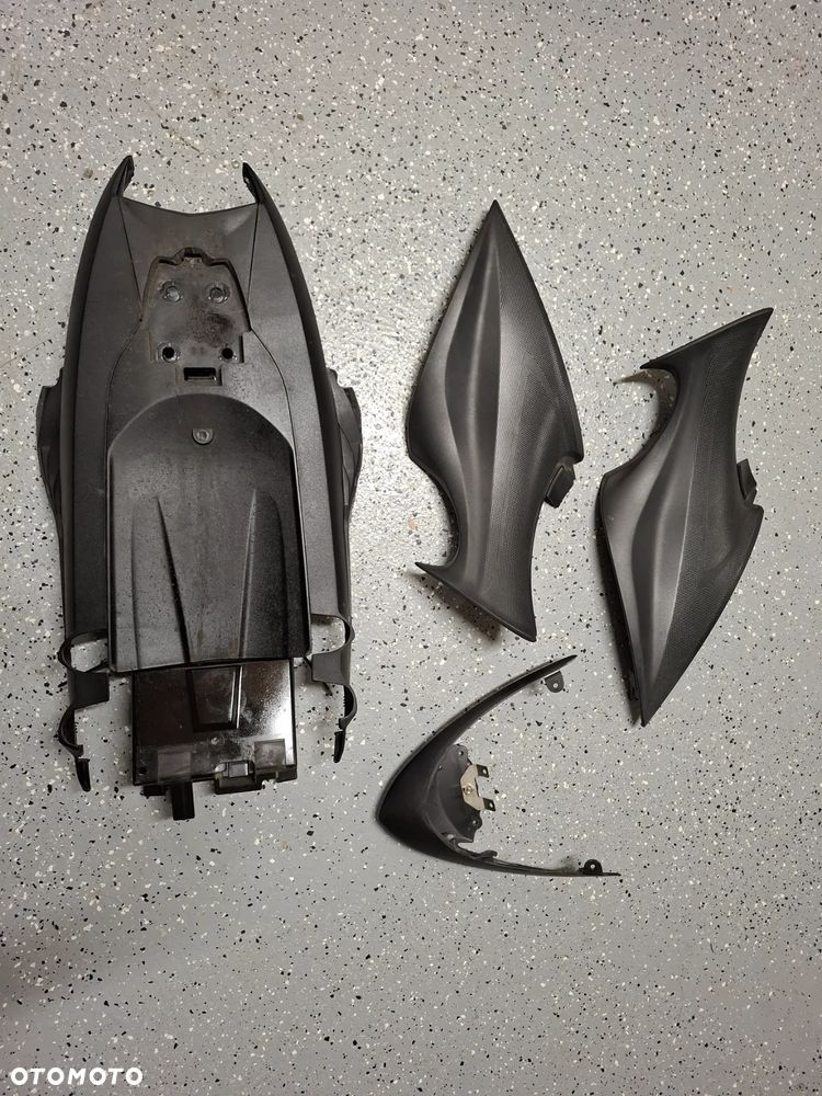 Suzuki GSXS 1000 gsx-s owiewka wypełnienie boczek zadupek - 1