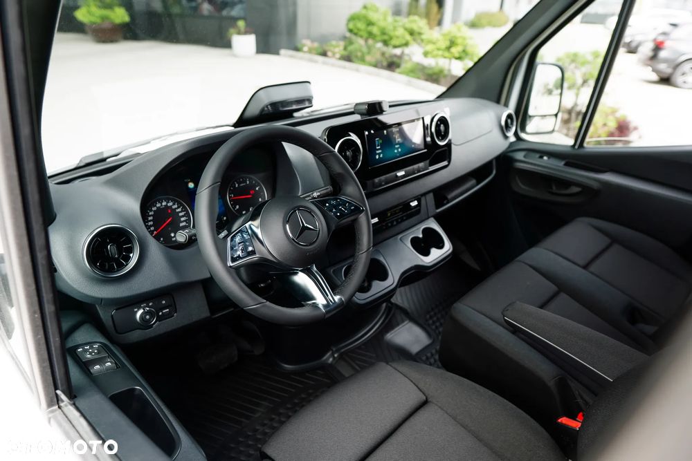 Mercedes-Benz Sprinter - 10