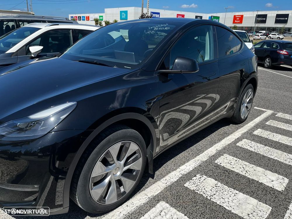 Tesla Model Y - 1