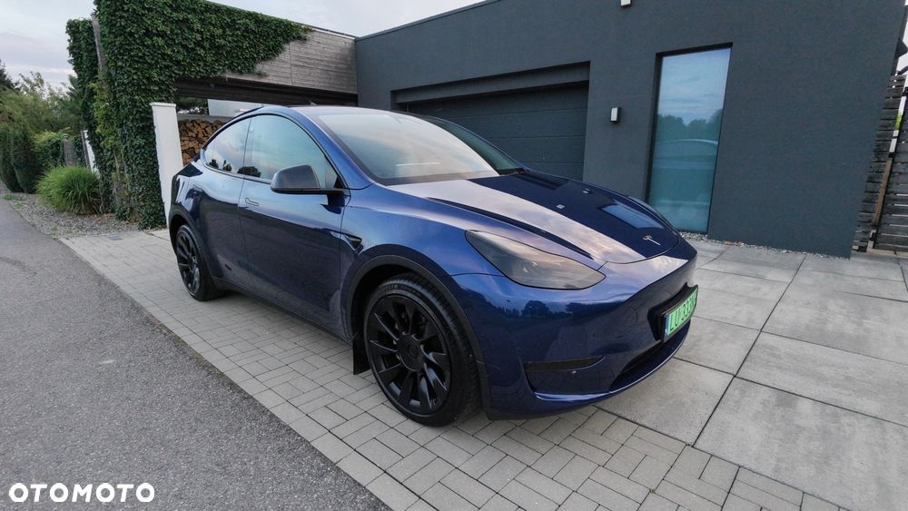 Tesla Model Y Long Range AWD - 1