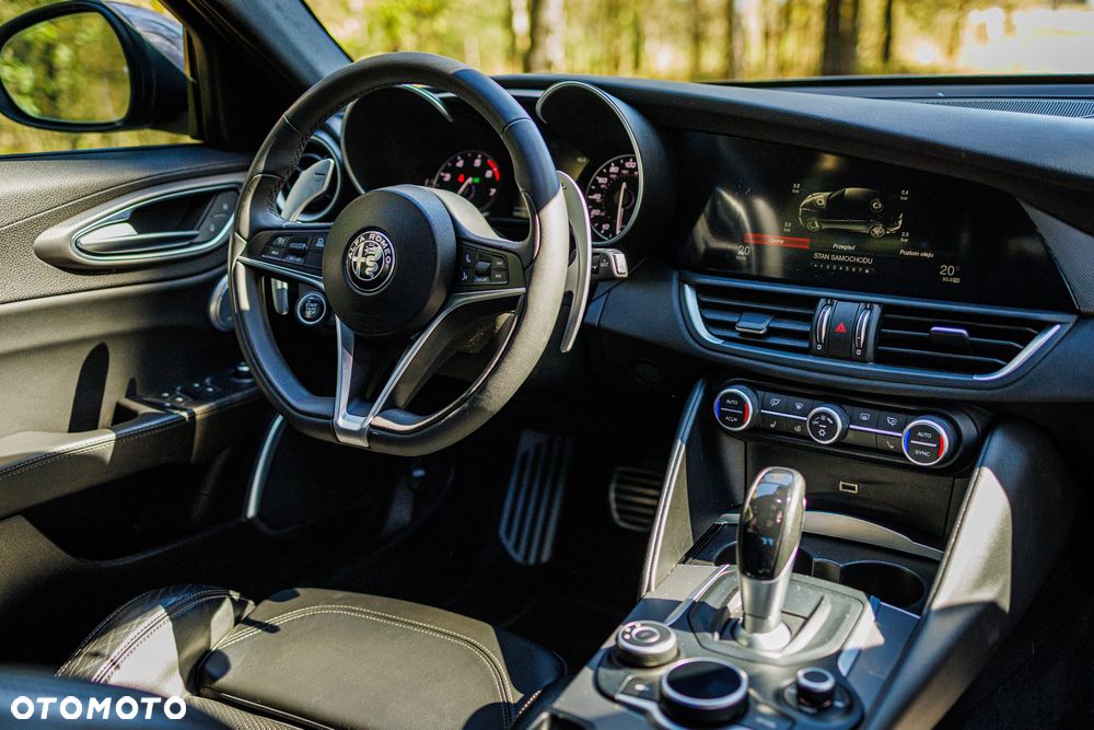 Alfa Romeo Giulia 2.0 Turbo 16V AT8-Q4 Veloce - 9