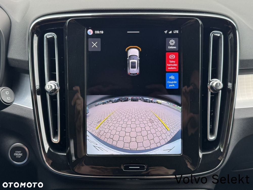 Volvo XC 40 B3 Plus Dark - 22
