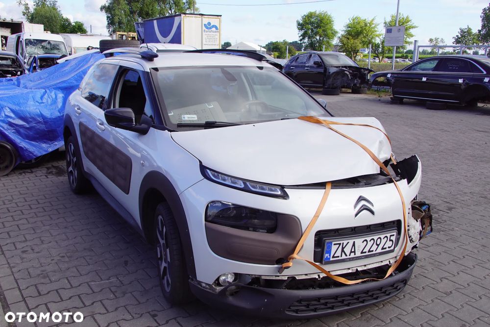 Auto na części - Citroen C4 Cactus 1.2 PureTech 110 KM HNZ 20ET25 EFC 2015R Silnik Skrzynia Drzwi Błotnik Zderzak Klapa Lampa Lusterko Klamka Szyba Deska Kokpit Sterownik Moduł Czujnik Licznik Wyświetlacz Panel Kierownica - 1