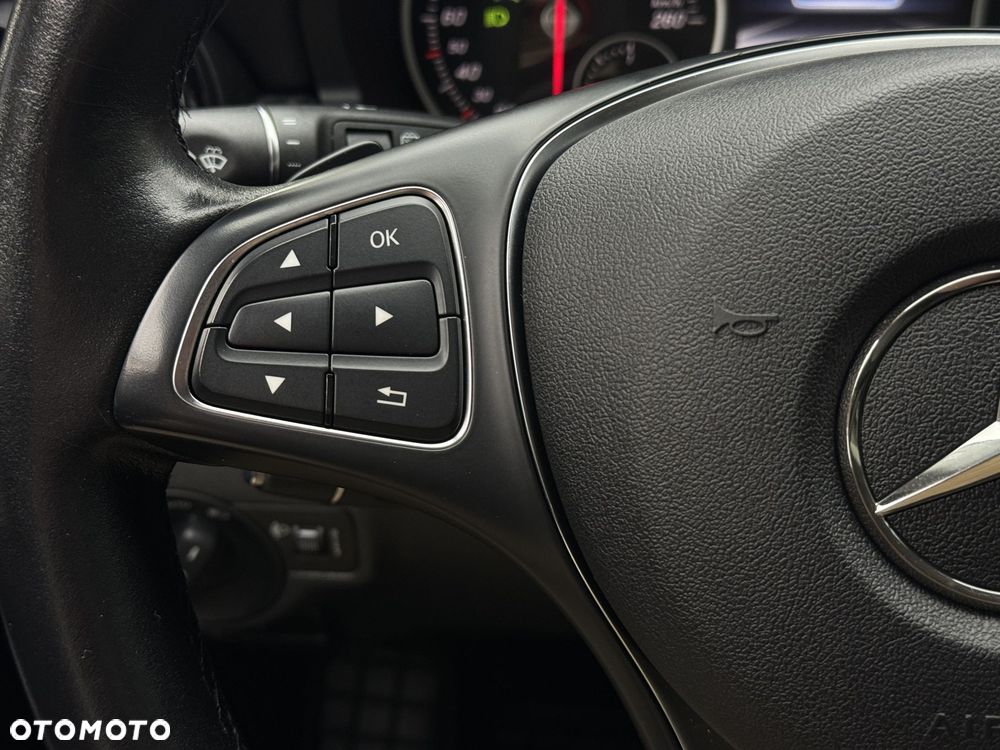 Mercedes-Benz GLA 180 7G-DCT - 24