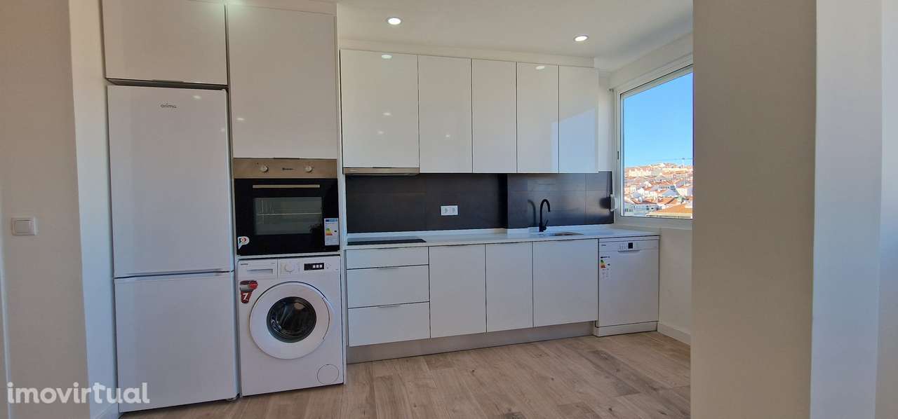 T4 Remodelado com Estilo e Conforto! na Damaia de cima - Grande imagem: 5/15