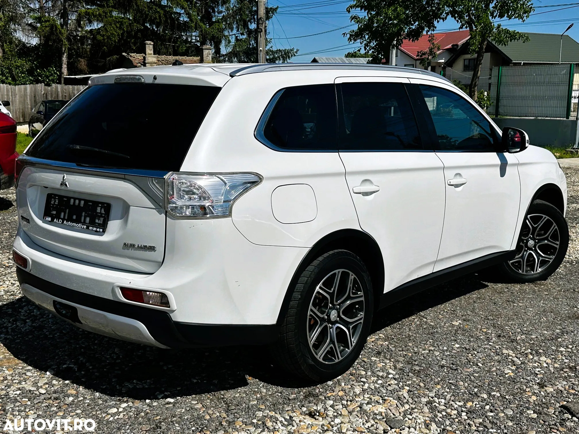 Mitsubishi Outlander 2.0 4WD Plug-In Hybrid Plus - 2