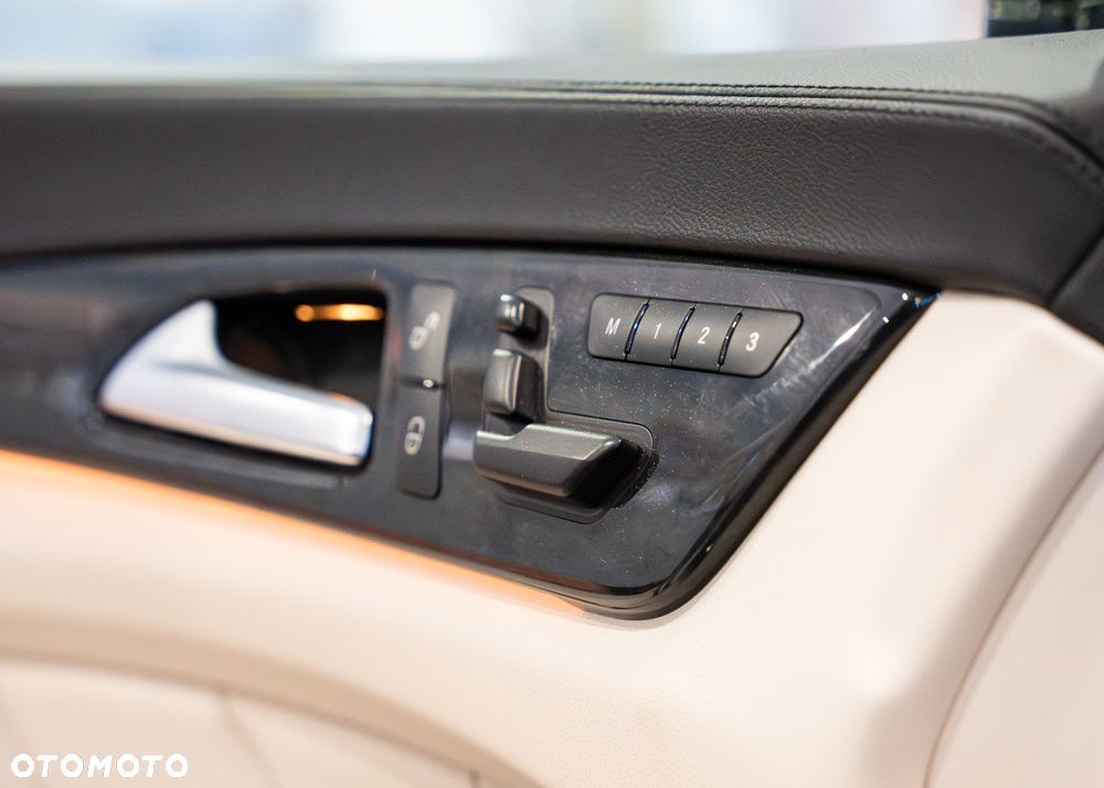 Mercedes-Benz CLS 500 4-Matic BlueEff - 24