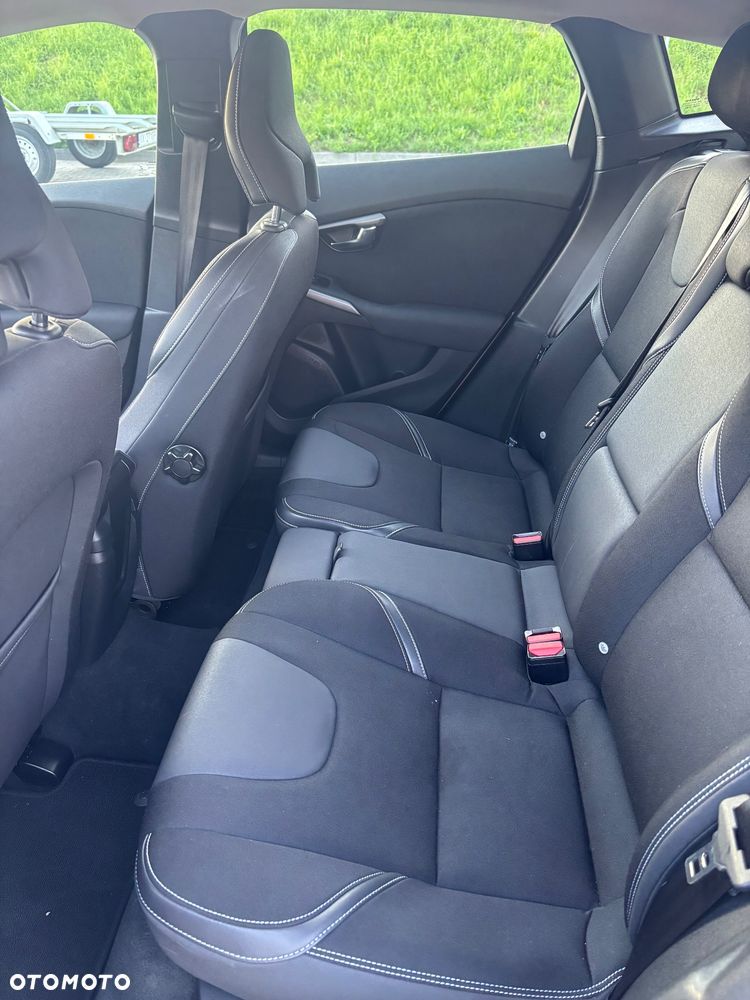 Volvo V40 T4 Momentum - 10
