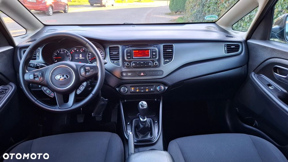 Kia Carens 1.6 GDI Dream Team Edition - 16