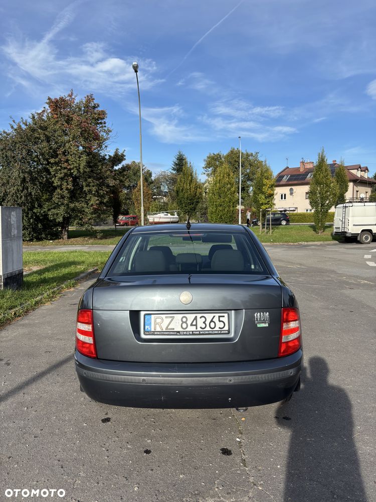 Skoda Fabia 2008 photo 3