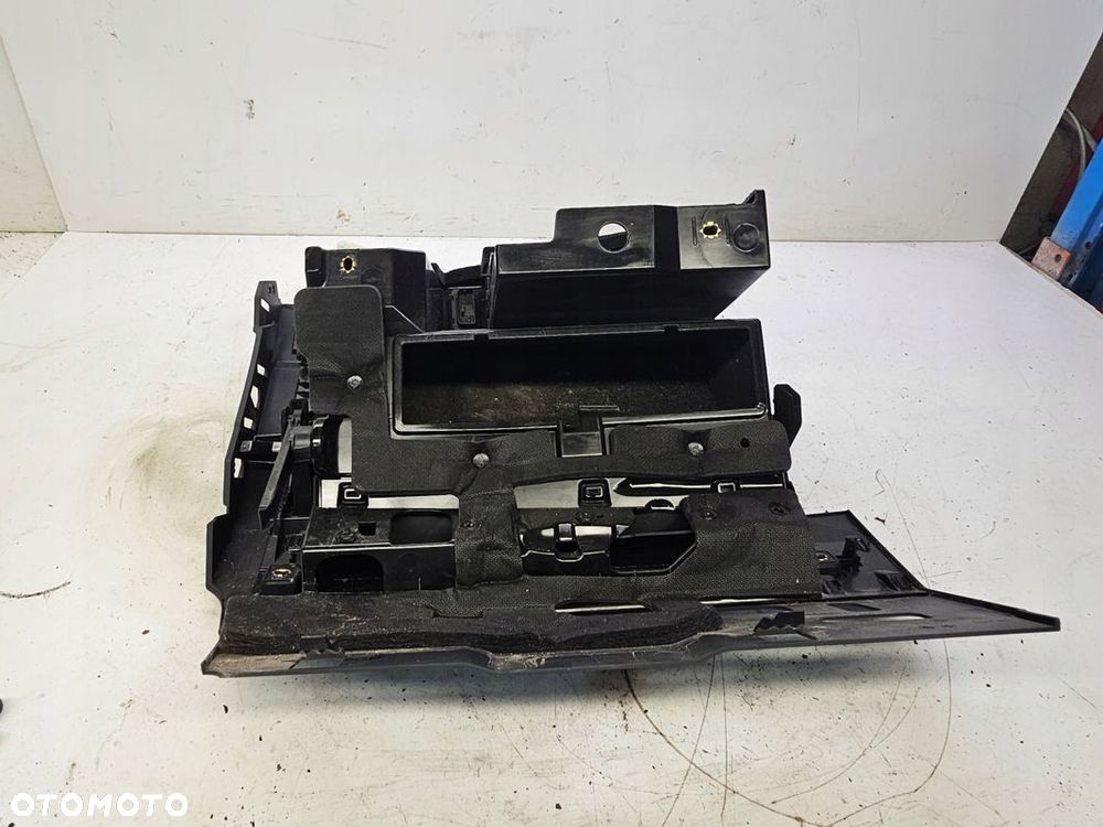 SCHOWEK PASAŻERA AUDI Q3 F3 83A 83B857035 - 5