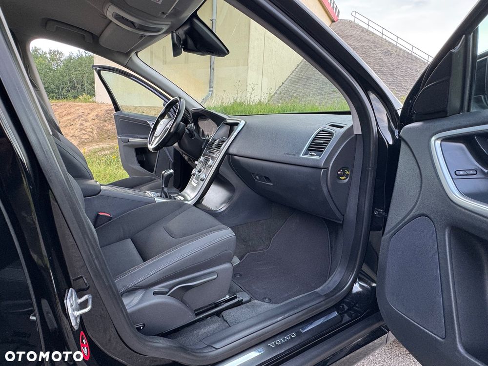 Volvo XC 60 D4 Momentum - 25
