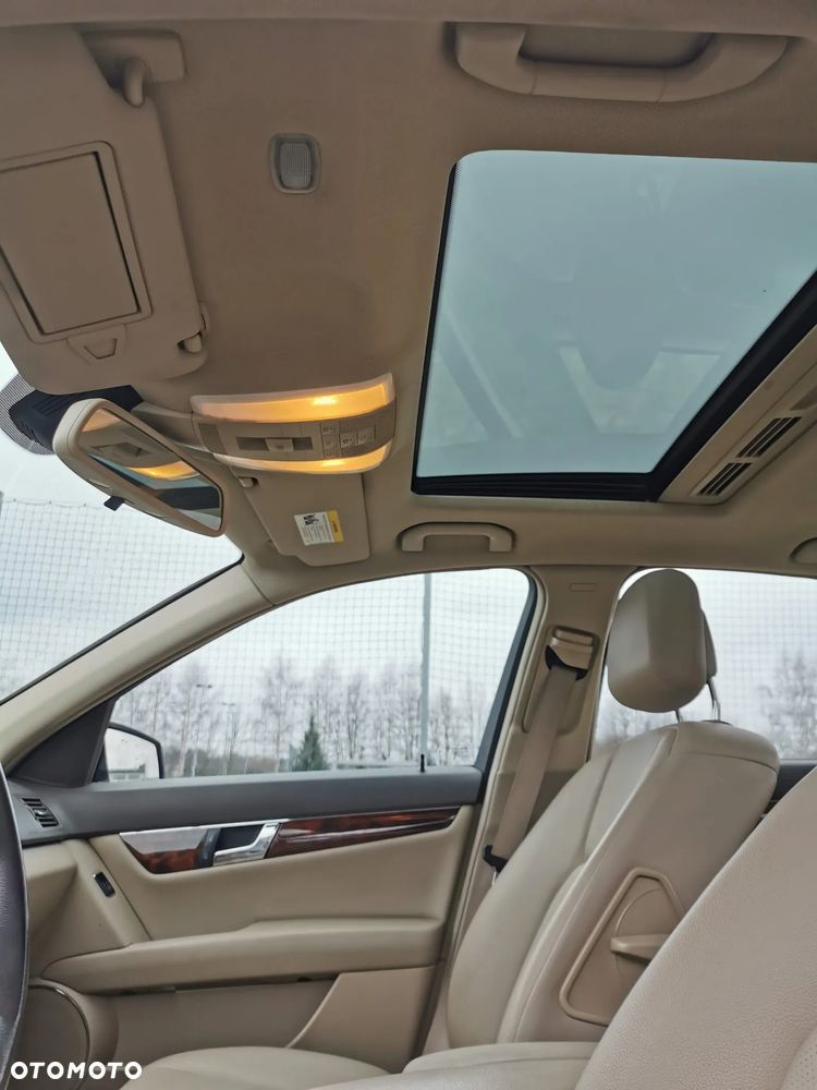 Mercedes-Benz Klasa C 300 4Matic 7G-TRONIC Avantgarde - 32