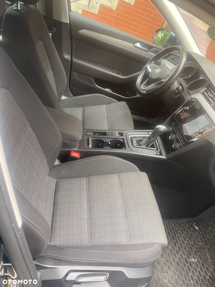 Volkswagen Passat 2.0 TDI SCR DSG Business - 9