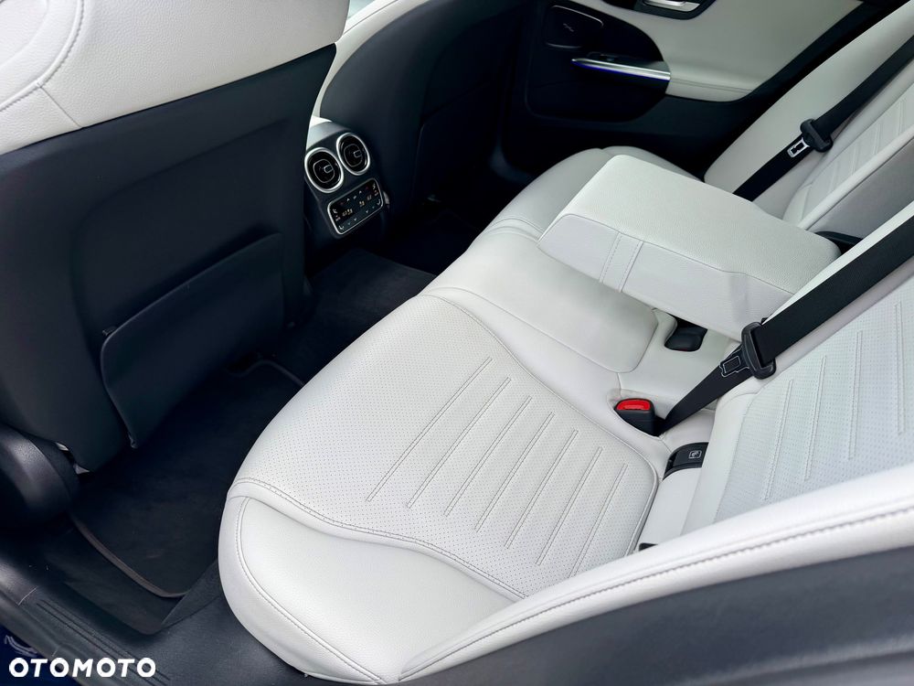 Mercedes-Benz Klasa C 200 mHEV 4-Matic AMG - 18