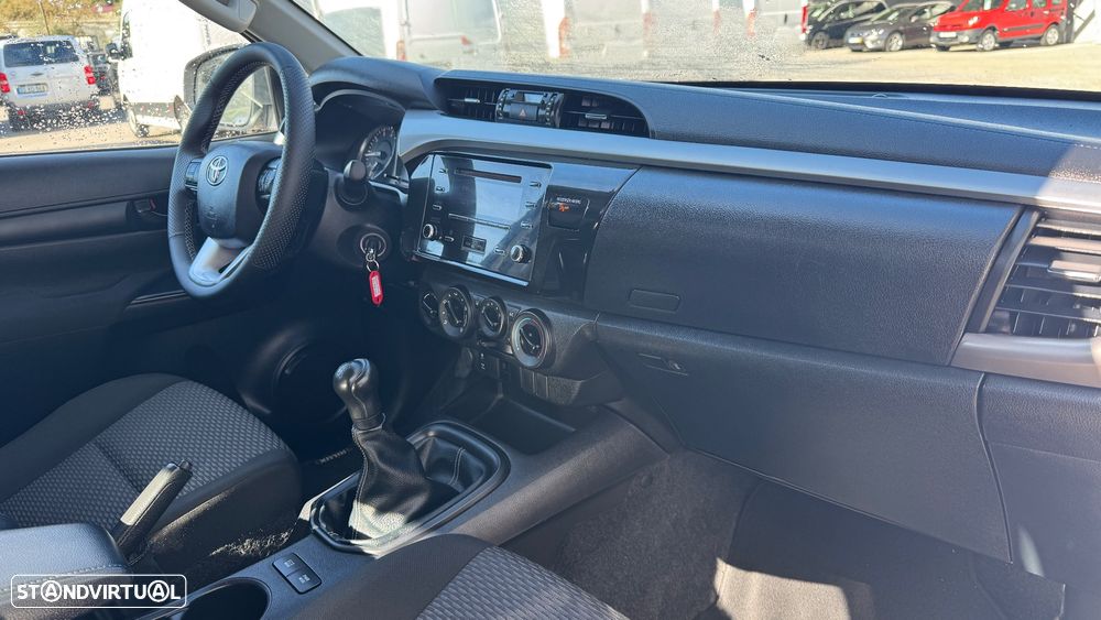 Toyota Hilux 2.4 D-4D 4WD CD CM - 20