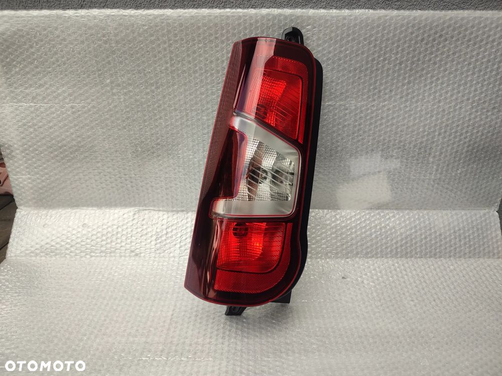 LAMPA WKŁAD LEWY TYŁ Opel Combo E 2024 FURGON 9819235880