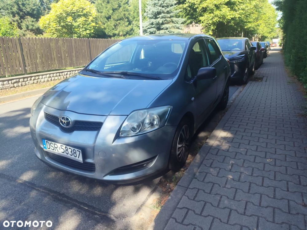 Toyota Auris 1.33 VVT-i Terra - 1