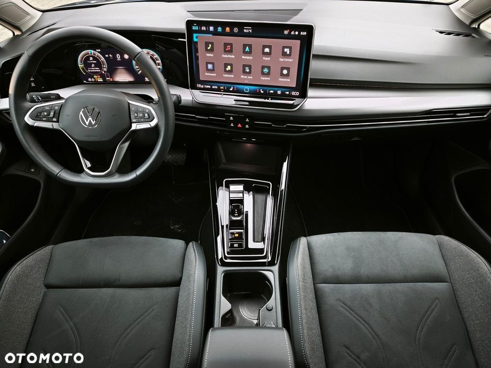 Volkswagen Golf 1.5 TSI EHybrid PHEV 150kW Style DSG - 4