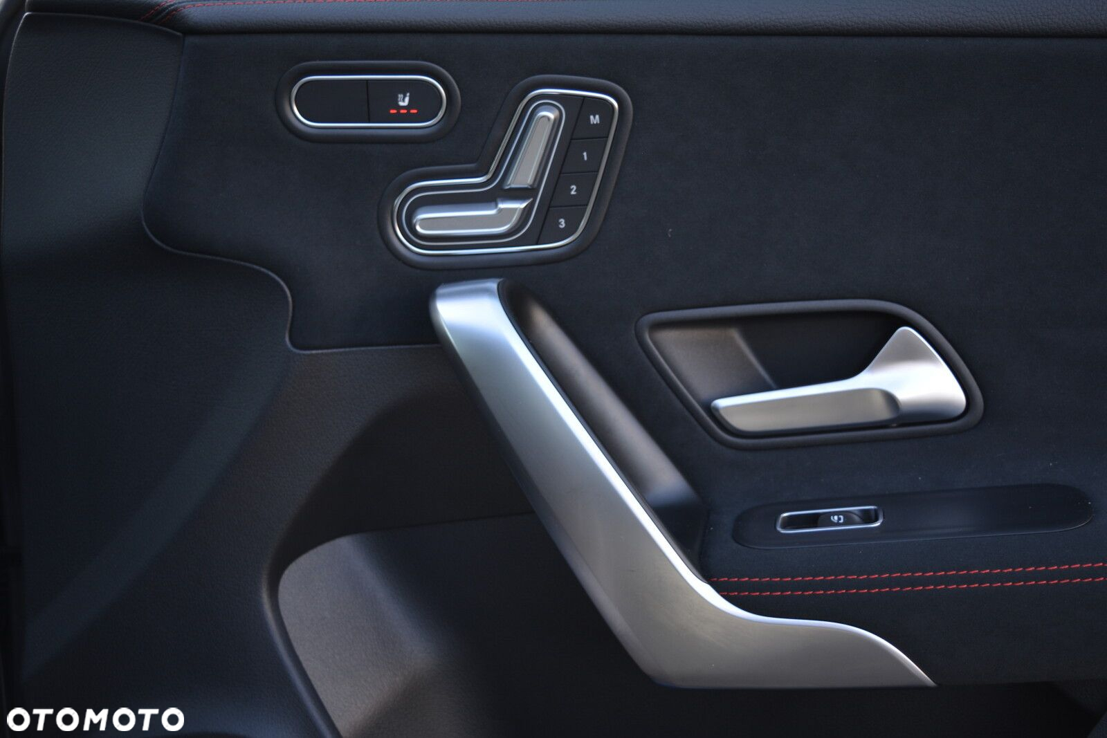 Mercedes-Benz CLA 200 Progressive 7G-DCT - 24