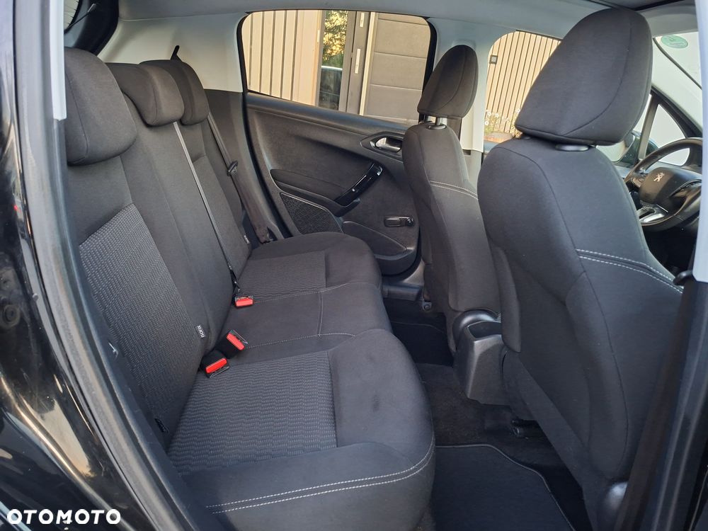 Peugeot 208 - 9