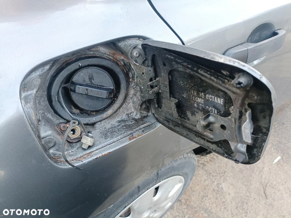 NISSAN MICRA III K12 5D 03-07 2005 r. KY5 klapka wlewu paliwa  * - 2