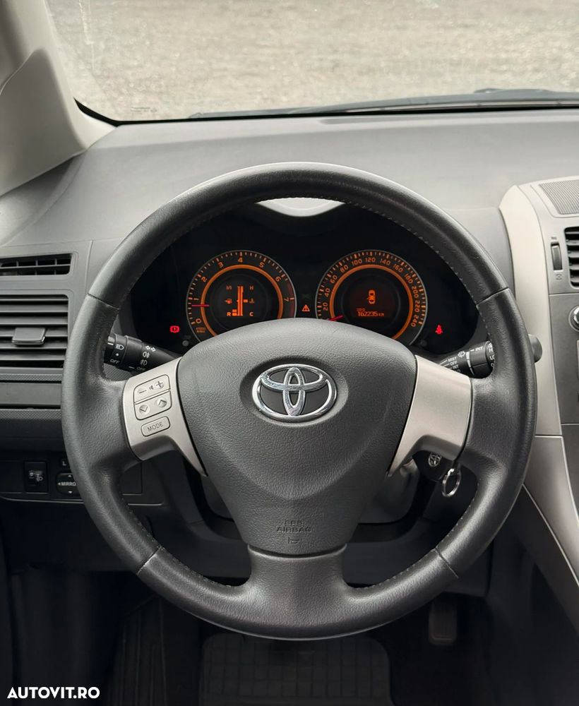 Toyota Auris 1.4 Luna Plus - 10