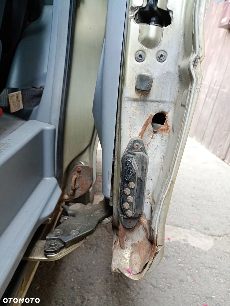Toyota Previa - 16