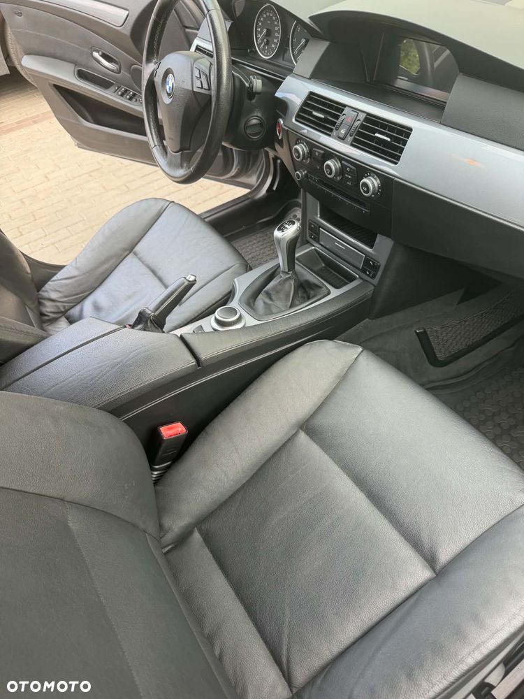 BMW Seria 5 523i - 8