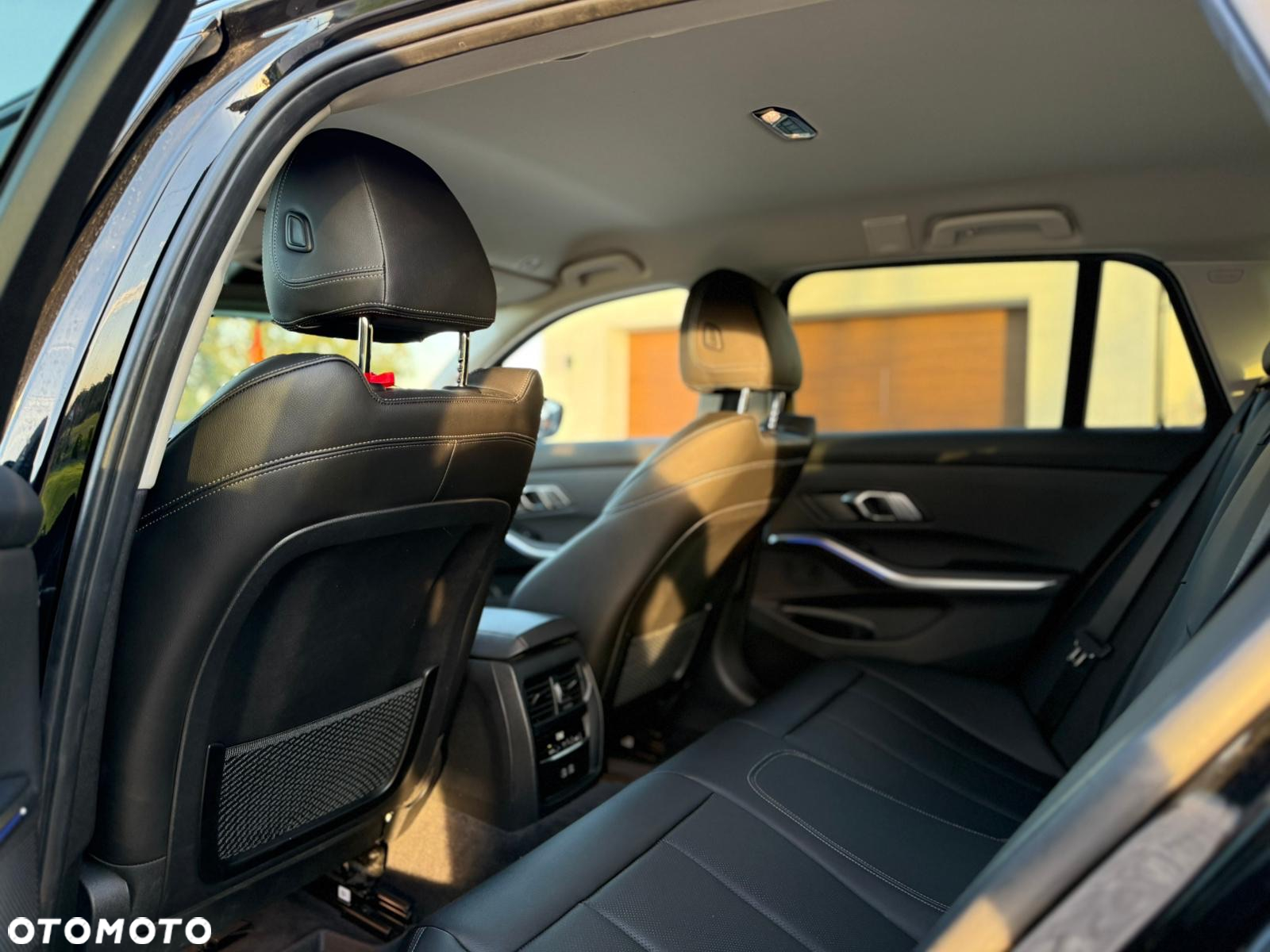 BMW Seria 3 320d Touring Sport Line - 16