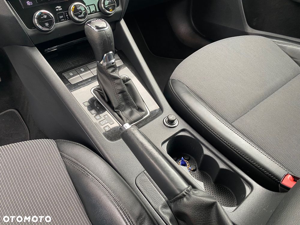 Skoda Octavia Combi 1.6 TDI DSG Premium Edition - 24