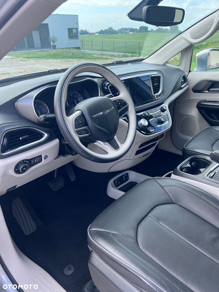 Chrysler Pacifica - 7