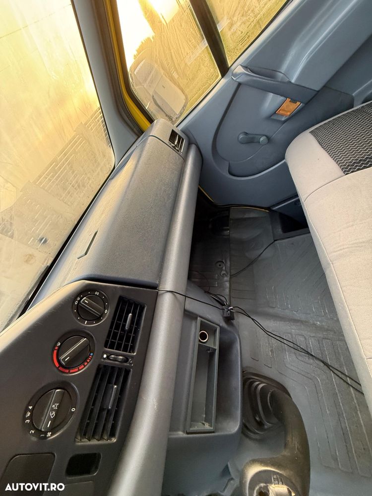 Mercedes-Benz 208 - 12