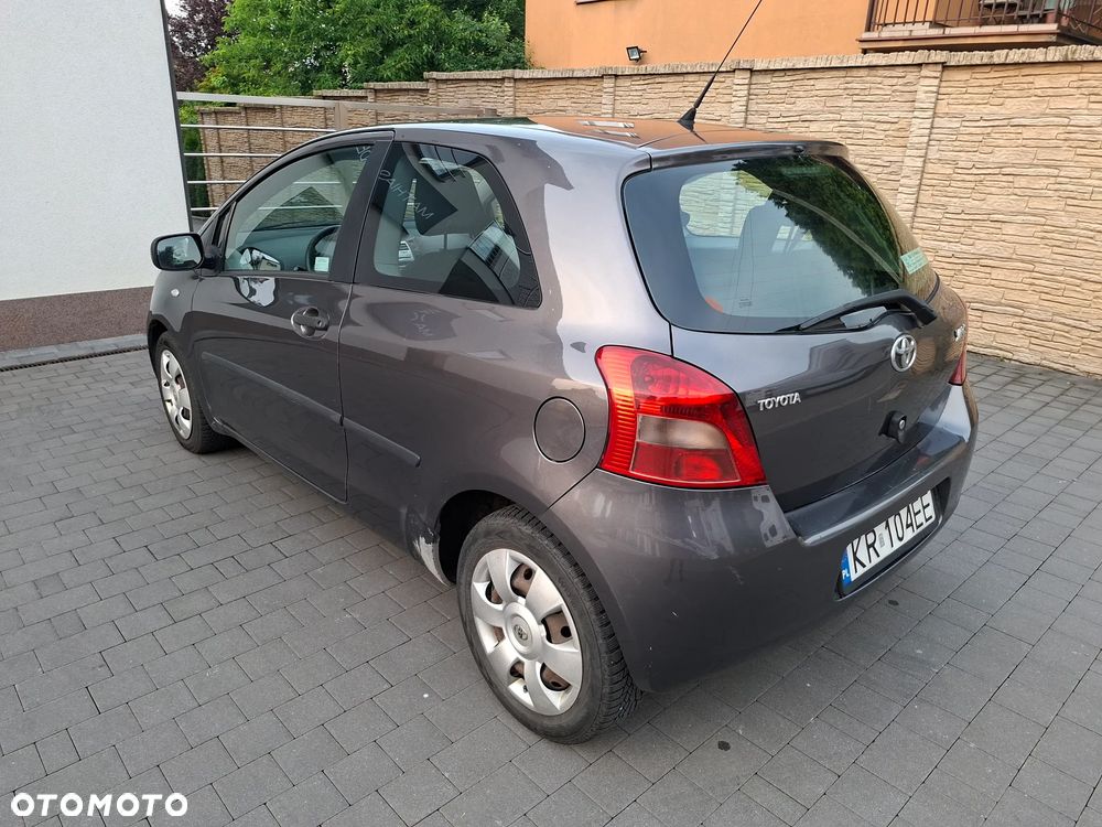 Toyota Yaris - 4