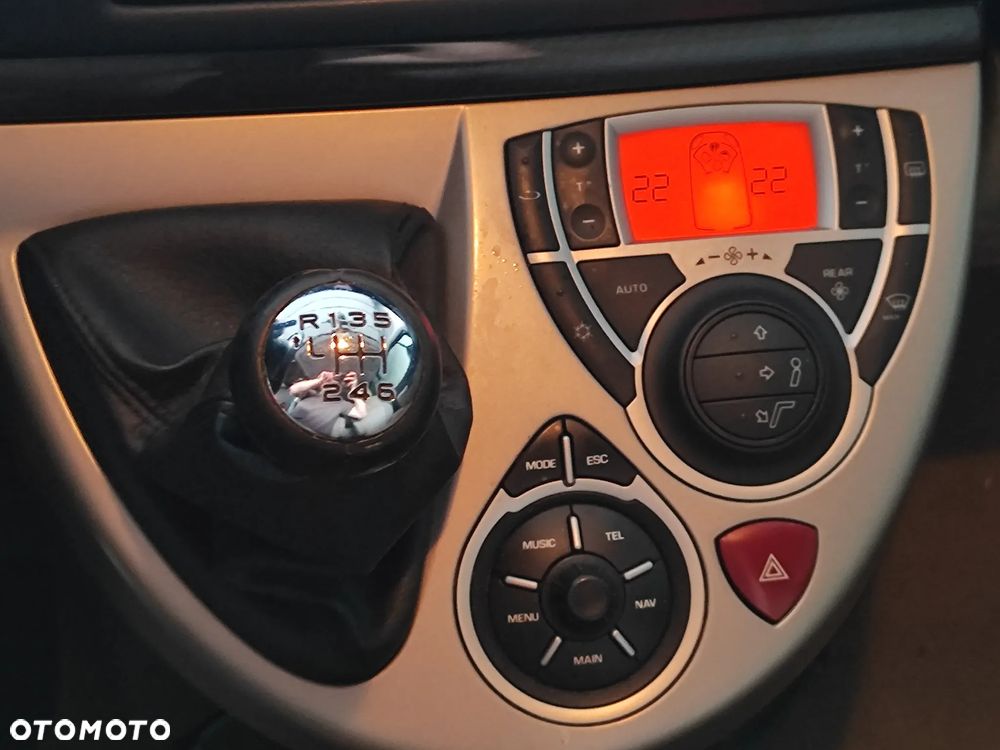 Peugeot 807 HDi 170 Bi-Turbo Premium - 17