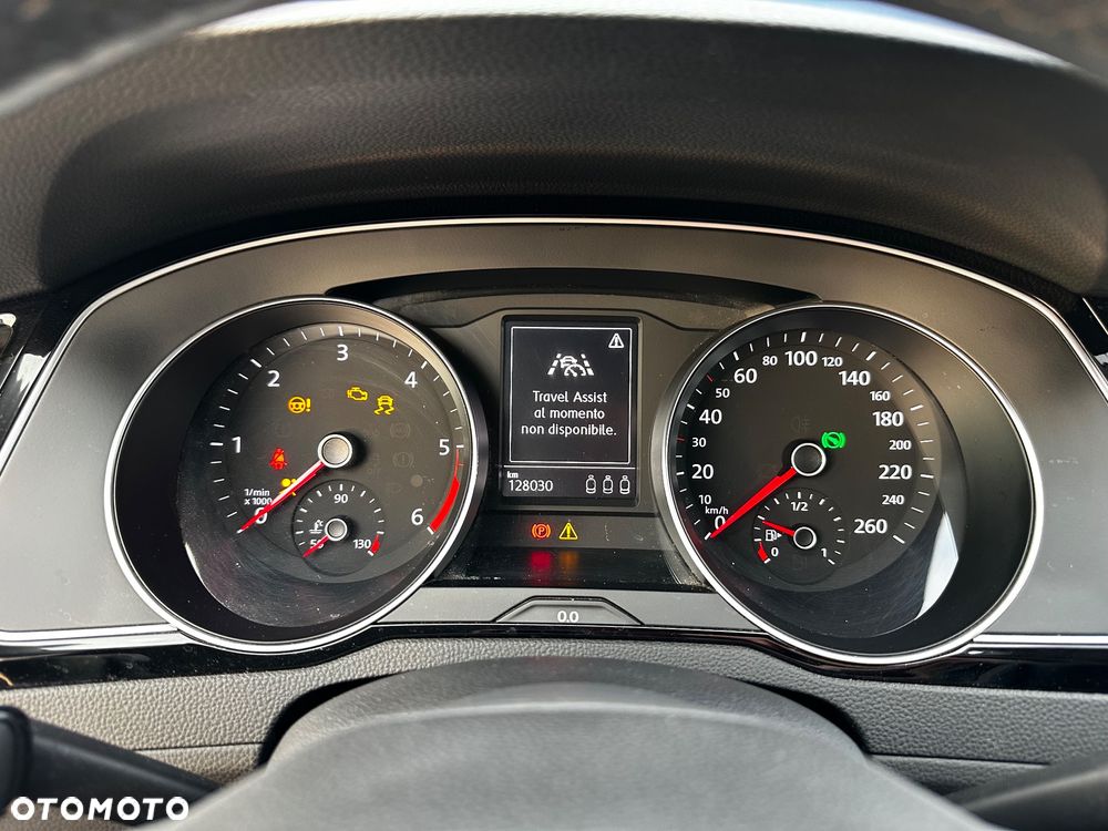 Volkswagen Passat ver-variant-1-6-tdi-scr-dsg-comfortline - 25