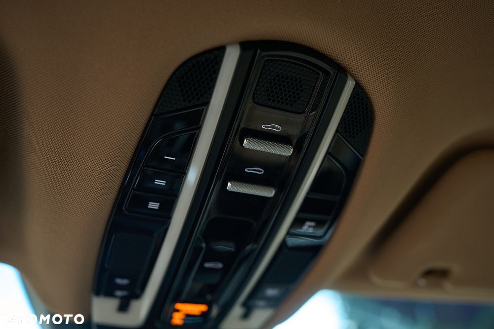 Porsche Panamera 4S - 27