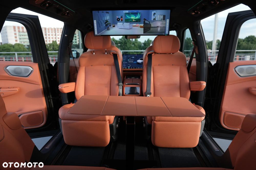 Lynk & Co 900 - 11