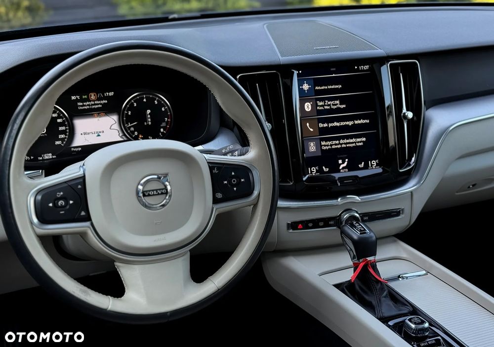 Volvo XC 60 B5 B Momentum - 12