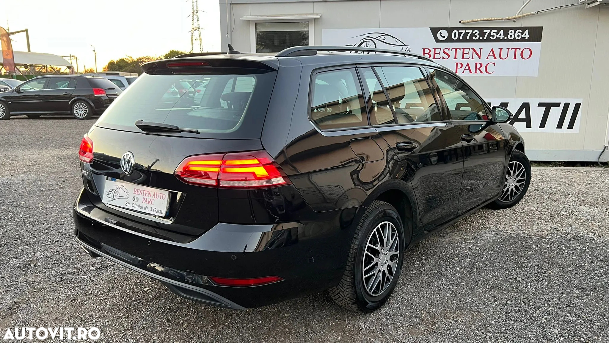 Volkswagen Golf - 28