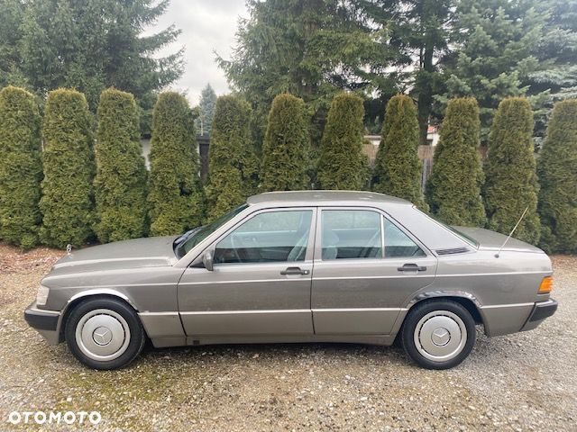 Mercedes-Benz W201 (190) - 1