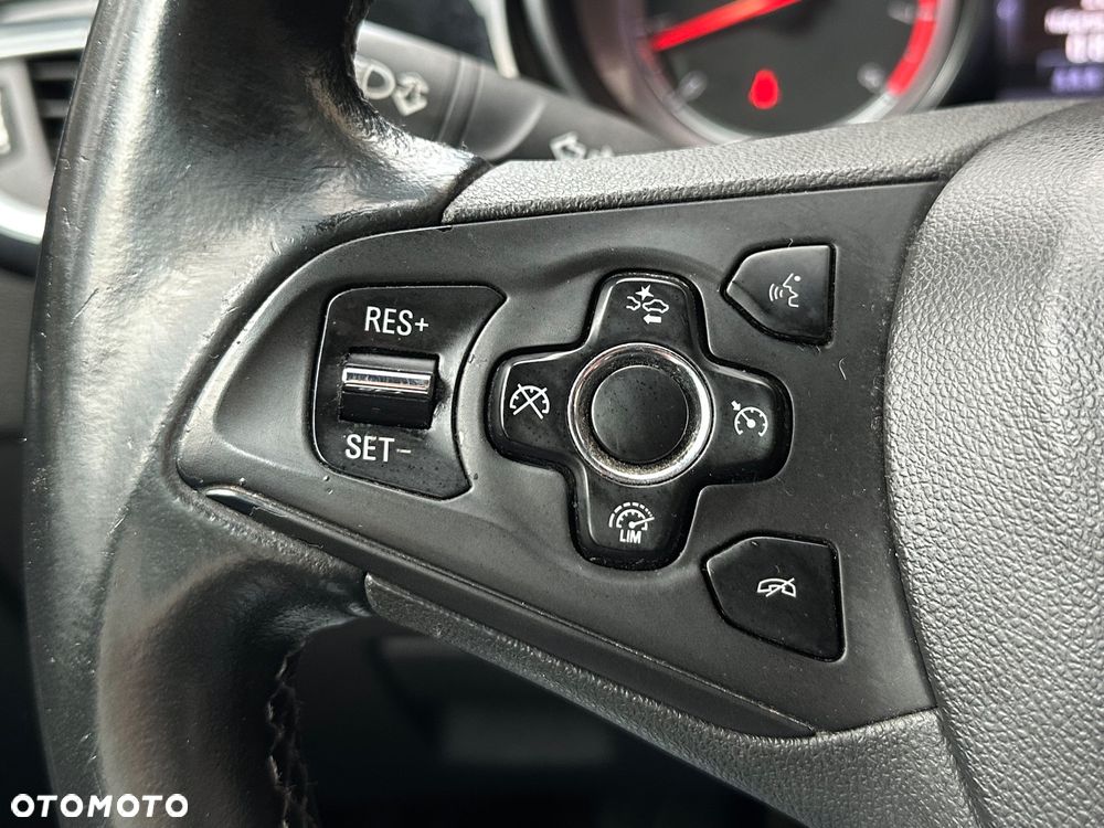 Opel Astra 1.4 T Dynamic S&S - 20