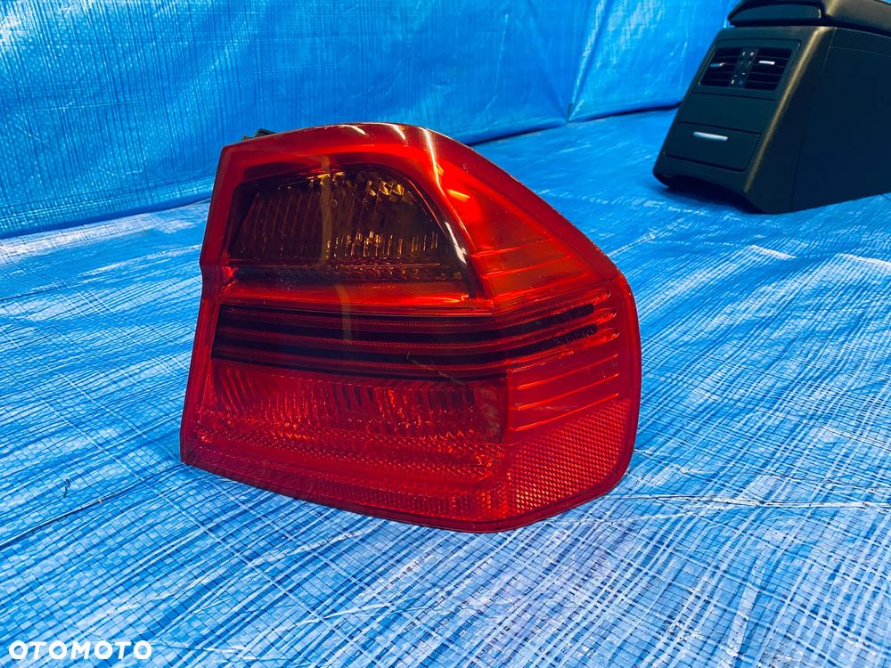 LAMPY LAMPA W BŁOTNIK LEWA PRAWA TYLNA LEWY PRAWY TYŁ BMW E90 SEDAN 07R ; 6937457 ; 6937458 EUROPA ORYGINAŁ - 7