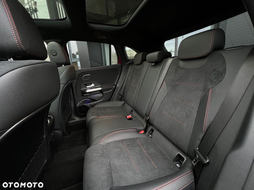 Mercedes-Benz GLA - 11