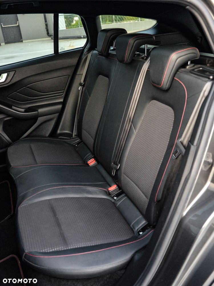 Ford Focus 1.5 EcoBoost ST-Line - 27